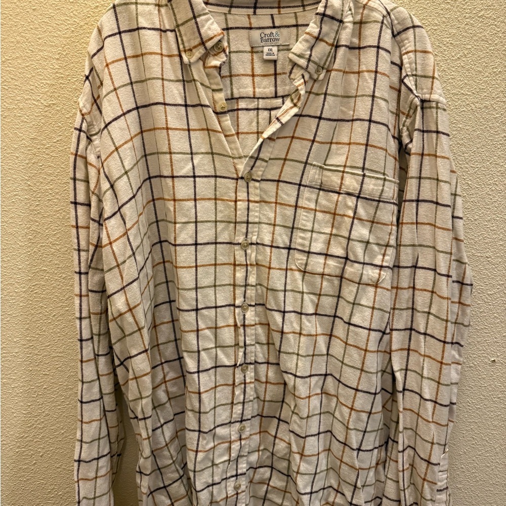 Croft & Barrow White and Blue Casual Button Down Shirt